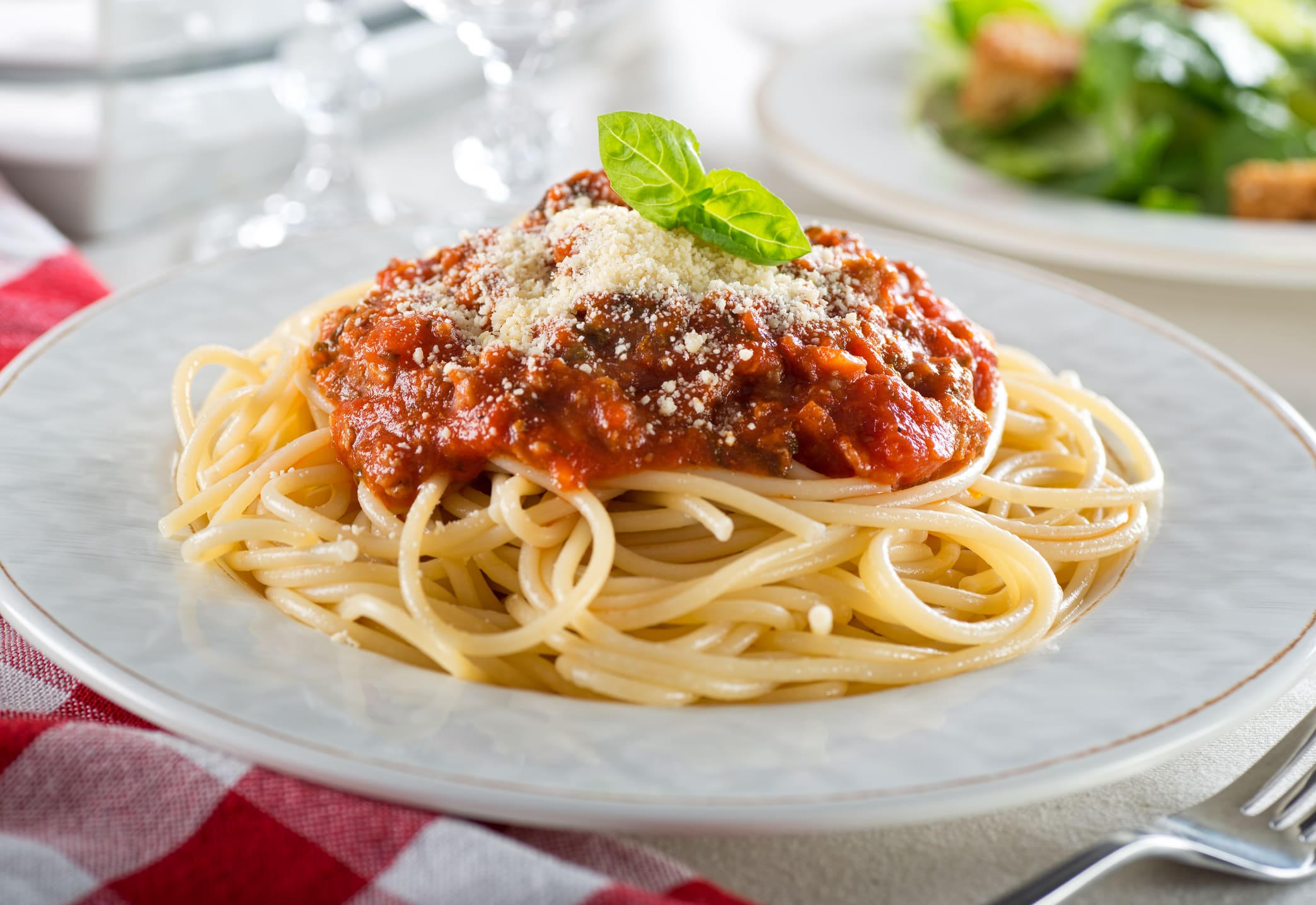 A história do espaguete: da nobreza italiana ao prato mais popular do mundo