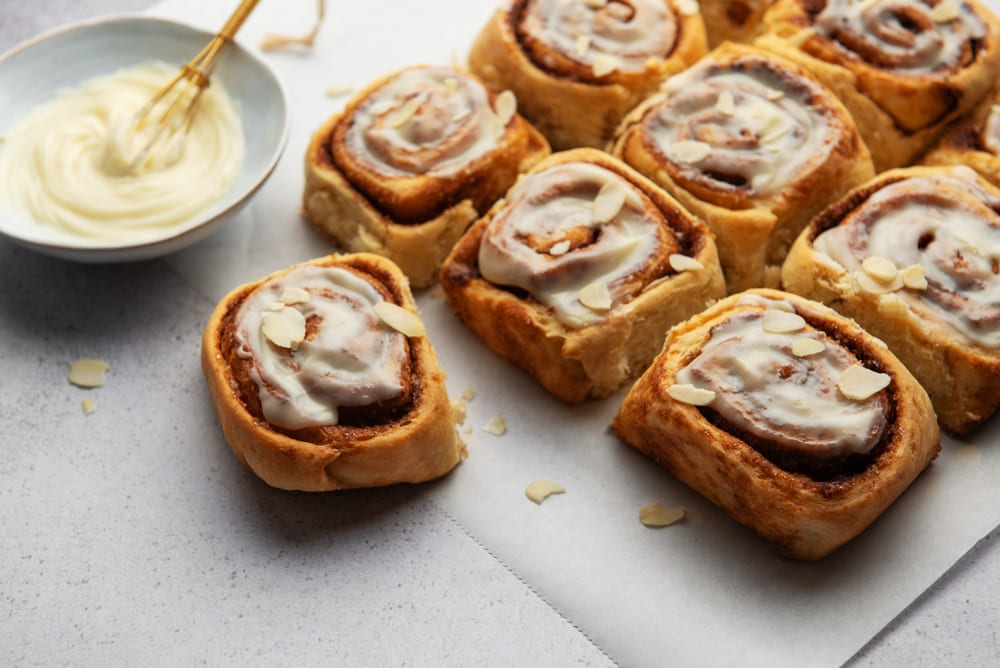 Cinnamon roll com creme de ricota